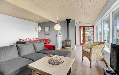 Hvalpsund House | Three-Bedroom Holiday Home In Farso