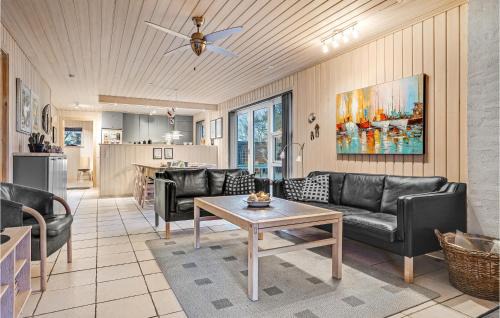Grena Strand House | Three-Bedroom Holiday Home In Grenaa