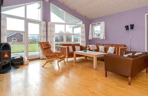 Grønninghoved Strand House | Three-Bedroom Holiday home in Sjølund 3
