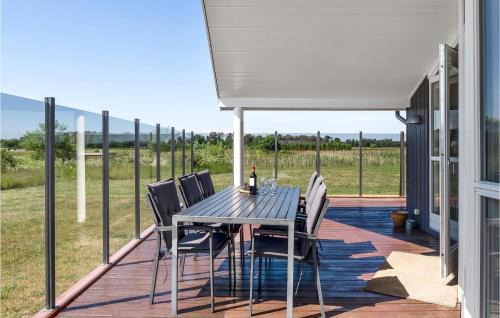 Bratten Strand House | Three-Bedroom Holiday Home In Jerup