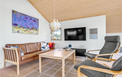 Bratten Strand House | Three-Bedroom Holiday Home In Jerup