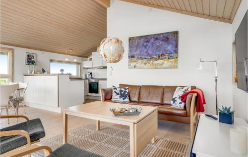 Bratten Strand House | Three-Bedroom Holiday Home In Jerup