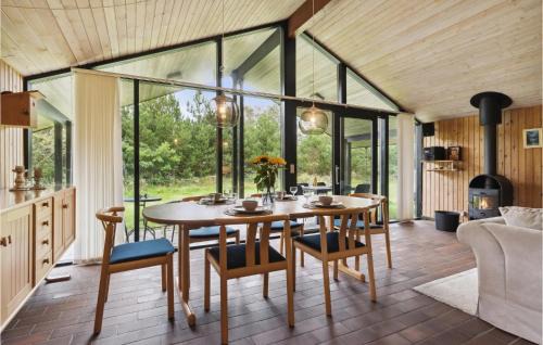 Bratten Strand House | Three-Bedroom Holiday Home In Jerup