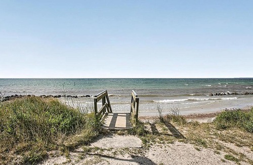 Borre House | Three-Bedroom Holiday Home in Stege
