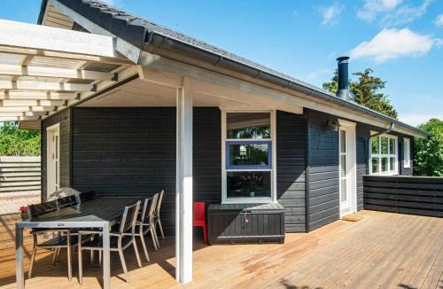 Hvidbjerg Strand House | Three-Bedroom Holiday home in Børkop 9