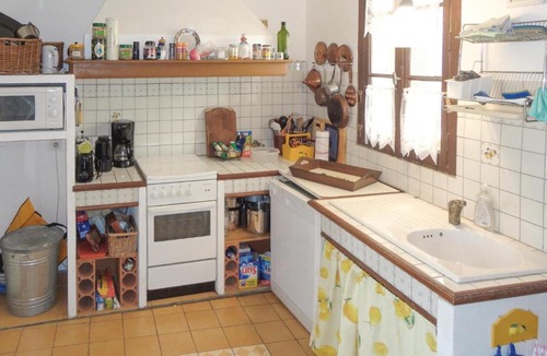 Maury House | Three-Bedroom Holiday Home in Maury