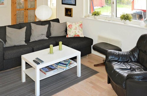 Ans House | Three-Bedroom Holiday home in Ans By 4
