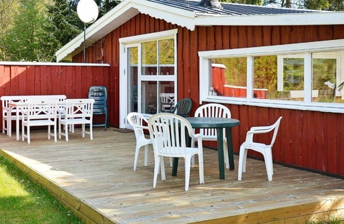 Ans House | Three-Bedroom Holiday home in Ans By 4