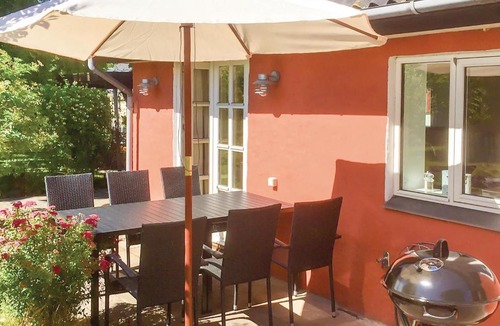 Asaa House | Three-Bedroom Holiday Home in Asaa