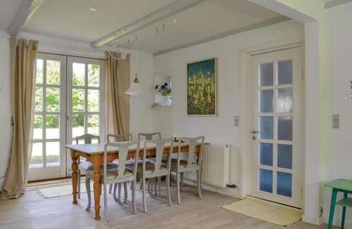 Asaa House | Three-Bedroom Holiday Home in Asaa