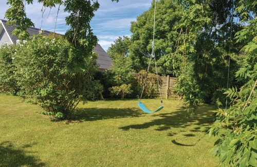 Asaa House | Three-Bedroom Holiday Home in Asaa