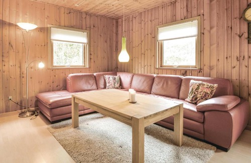 Skygge House | Three-Bedroom Holiday Home in Give
