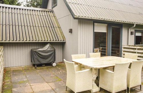 Skygge House | Three-Bedroom Holiday Home in Give