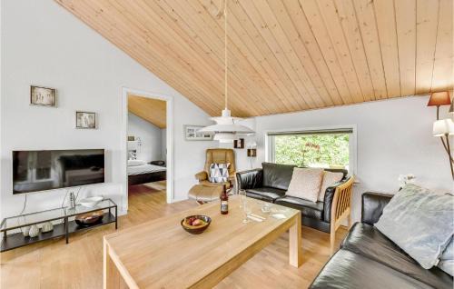 Skaven Strand House | Three-Bedroom Holiday Home In Tarm
