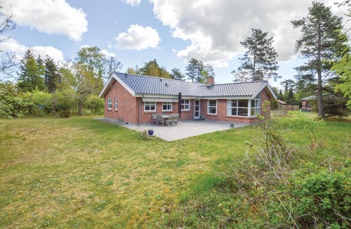 Hoeve Strand House | Three-Bedroom Holiday Home in Vig