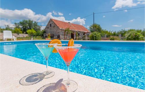 Unesic House | Three-Bedroom Holiday Home In Vinovo Donje