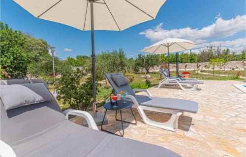 Unesic House | Three-Bedroom Holiday Home In Vinovo Donje