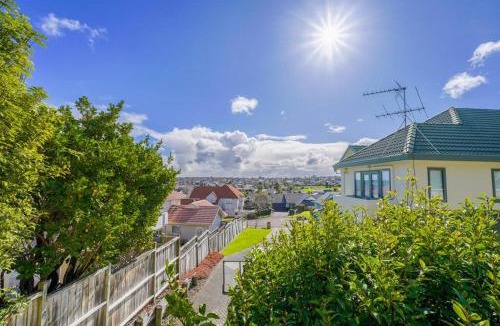 Somerville Villa | Three-Bedroom Home in Somerville