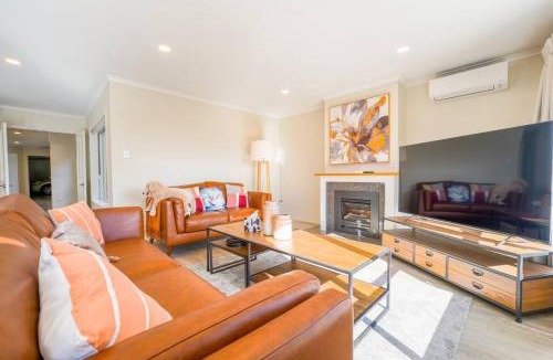 Somerville Villa | Three-Bedroom Home in Somerville