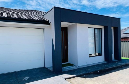 Wallan House | Three bedroom home in Wallan with Mountain view