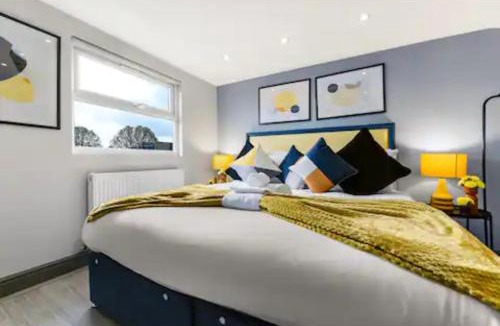 Southfield Apartment | Three Bedroom Home - Perfect for Large Groups