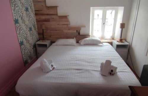 Ternant Apartment | Three Bedroom House 8 beds