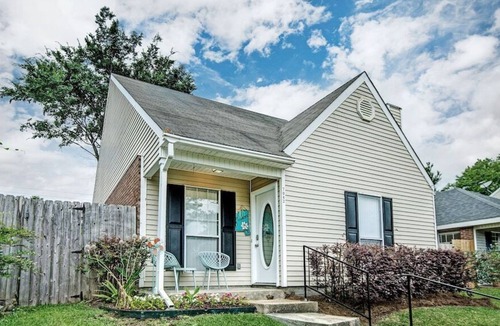 Ridgeland House | Three Bedroom House Getaway by the Reservoir