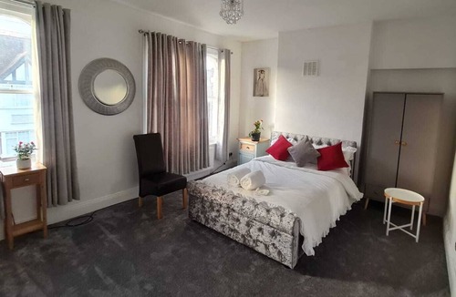 Ladywell House | Three bedroom house- self contained