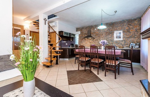 Promina House | Three bedroom house with swimming pool