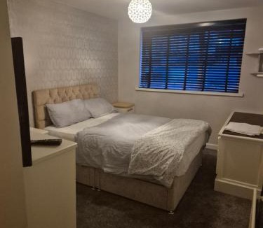 Redhill House | Three bedroom house with a garden