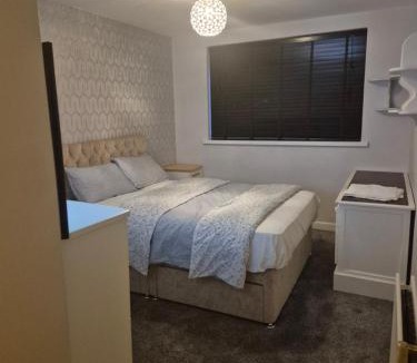 Redhill House | Three bedroom house with a garden