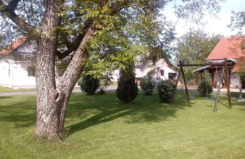 Catrnja Apartment | Three bedroom apartment with balcony Smoljanac (Plitvice) (A-12345-b)