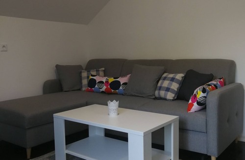 Catrnja Apartment | Three bedroom apartment with balcony Smoljanac (Plitvice) (A-12345-b)