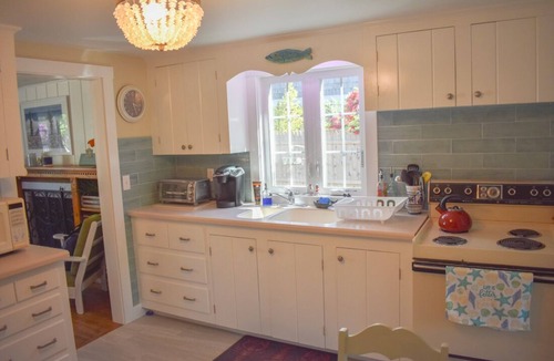 Dennis Port House | Three bedroom just .6 miles to Glendon Beach