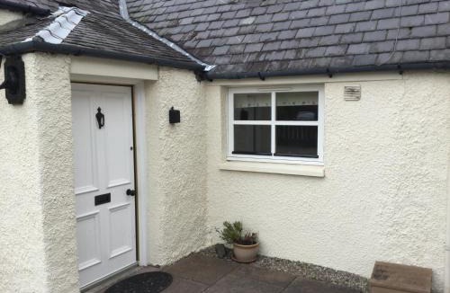 South Galson Apartment | Three-Bedroom Old Cottage Free Parking