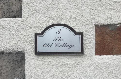 South Galson Apartment | Three-Bedroom Old Cottage Free Parking