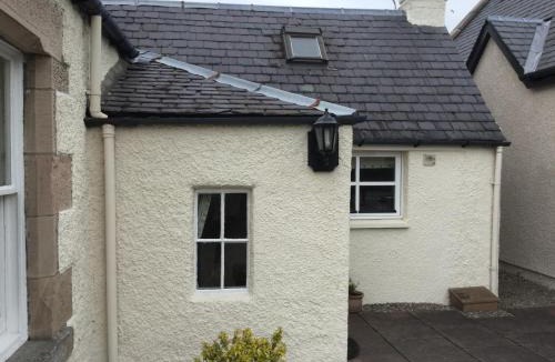 South Galson Apartment | Three-Bedroom Old Cottage Free Parking