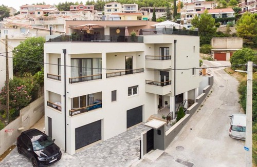 Duce Apartment | Three-Bedroom Penthouse Apartment