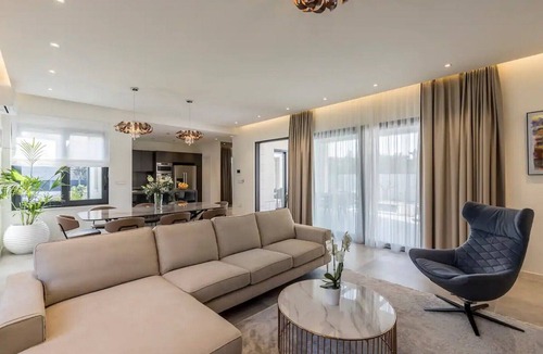 Kastel Novi Villa | Three Bedroom Villa with Pool