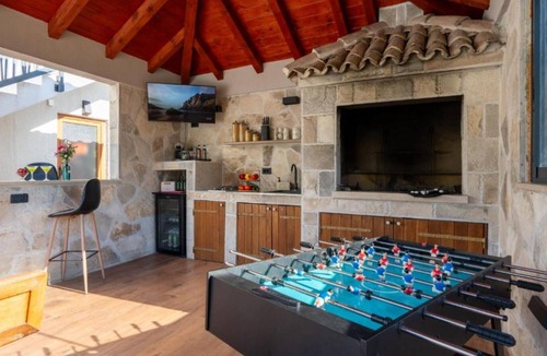 Oslje Villa | Three Bedroom Villa with Swimming Pool and Hot-Tub