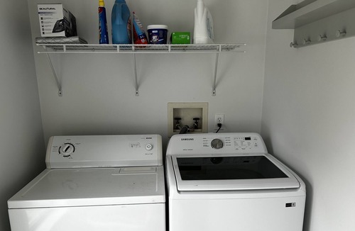 Niantic House | Three blocks from popular private beach!