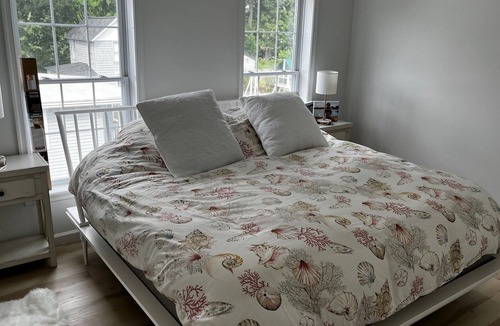 Niantic House | Three blocks from popular private beach!