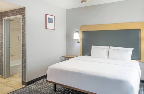 Canonsburg Hotel | Three Bright and Modern 1 King Studio Suite with Comfort and Easy Access