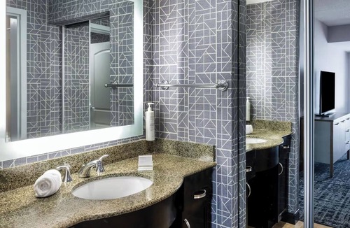 Canonsburg Hotel | Three Bright and Modern 1 King Studio Suite with Comfort and Easy Access