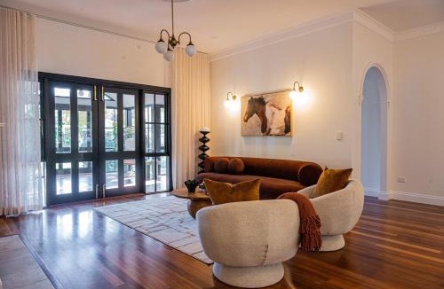 Oakbank House | Three Brothers Orchard