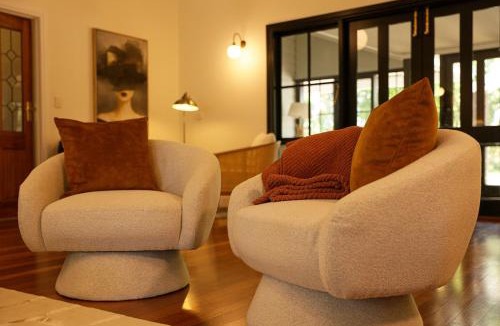 Oakbank House | Three Brothers Orchard