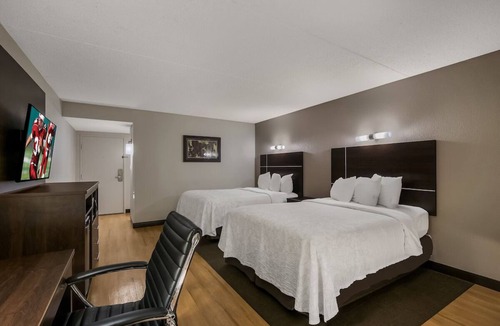 Ashley Oaks Hotel | Three Charming Rooms w/Complimentary Breakfast | Budget Wise Stay