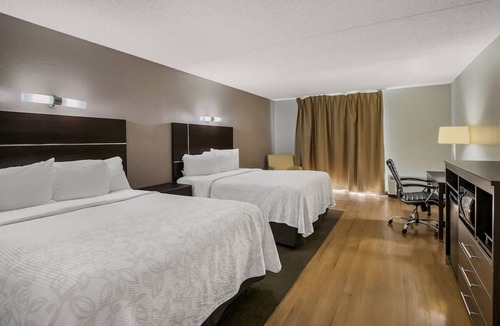 Ashley Oaks Hotel | Three Charming Rooms w/Complimentary Breakfast | Budget Wise Stay