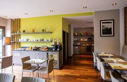 9th Arrondissement Hotel | Three Comfortable and Pet-friendly Rooms, Onsite Parking, Centrally Located!