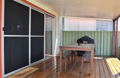 Hat Head Apartment | Three/Fifty Four Straight St Hat Head